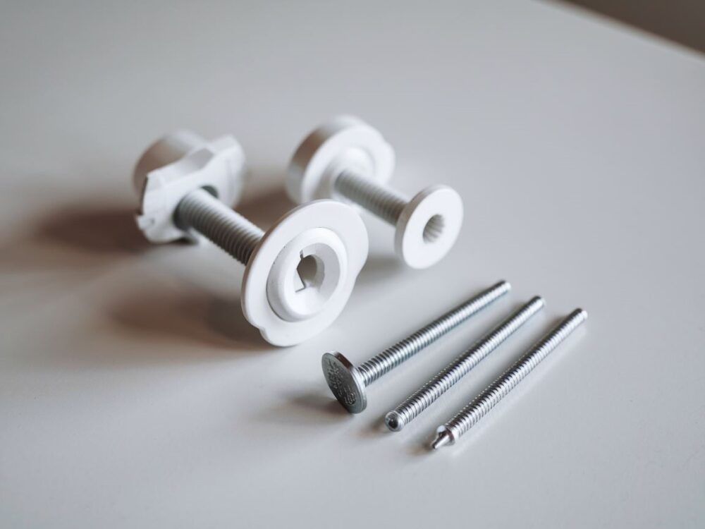 kołki do szafek wiszących