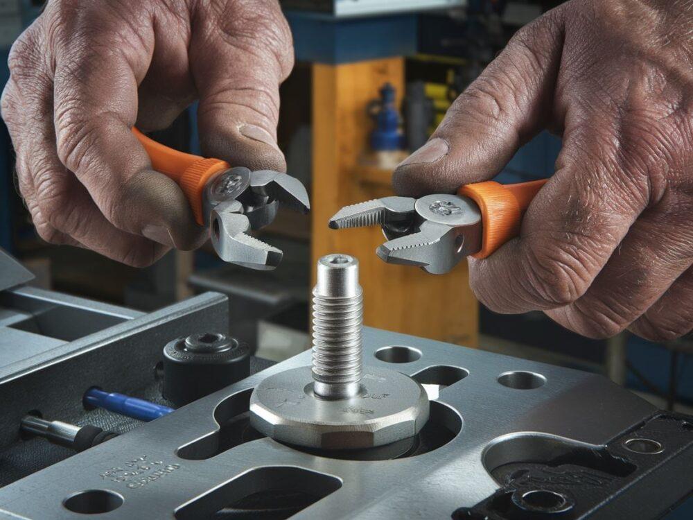 ręka z wkrętakiem Torx