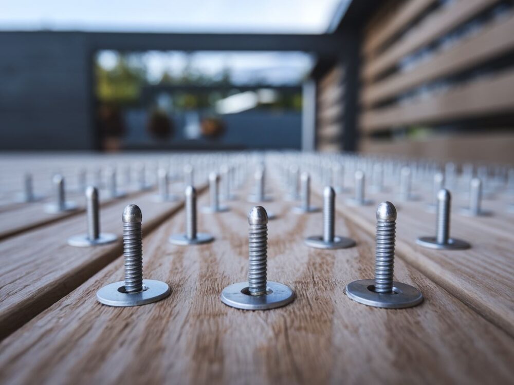 wkręty do tarasu modrzewiowego